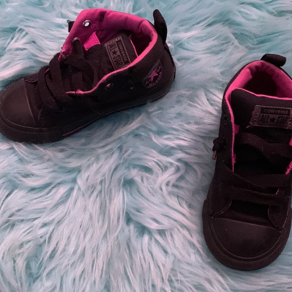 Converse - Picture 2 of 2